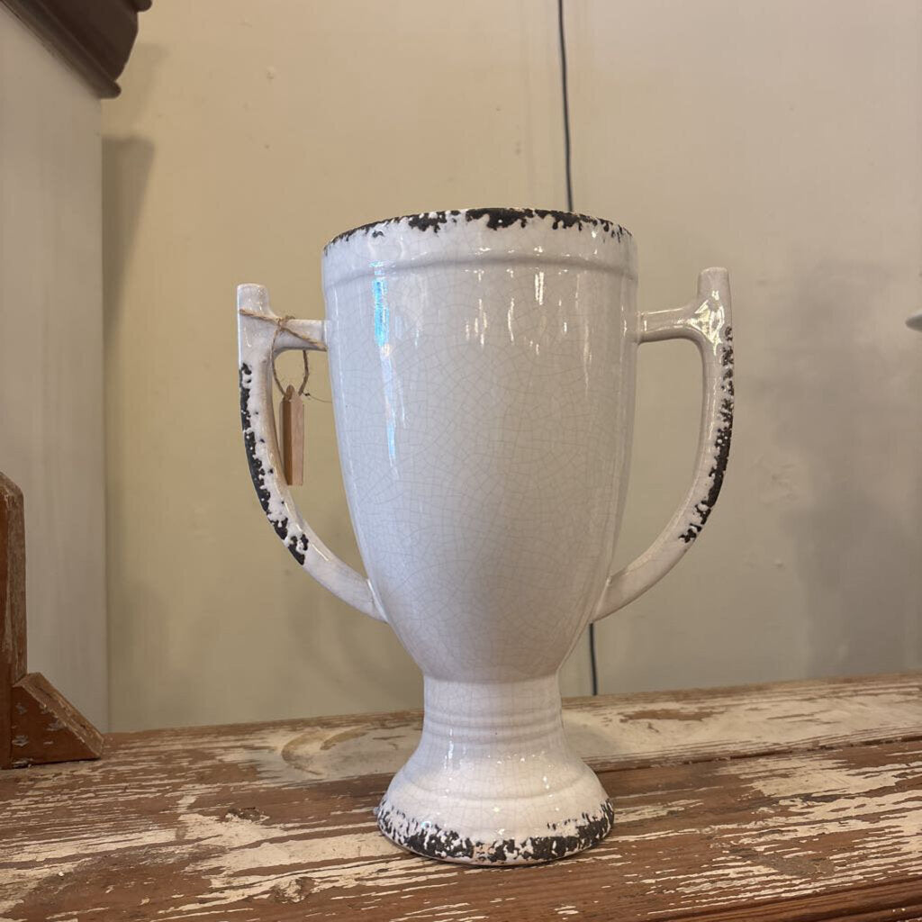 TROPHY URN VASE