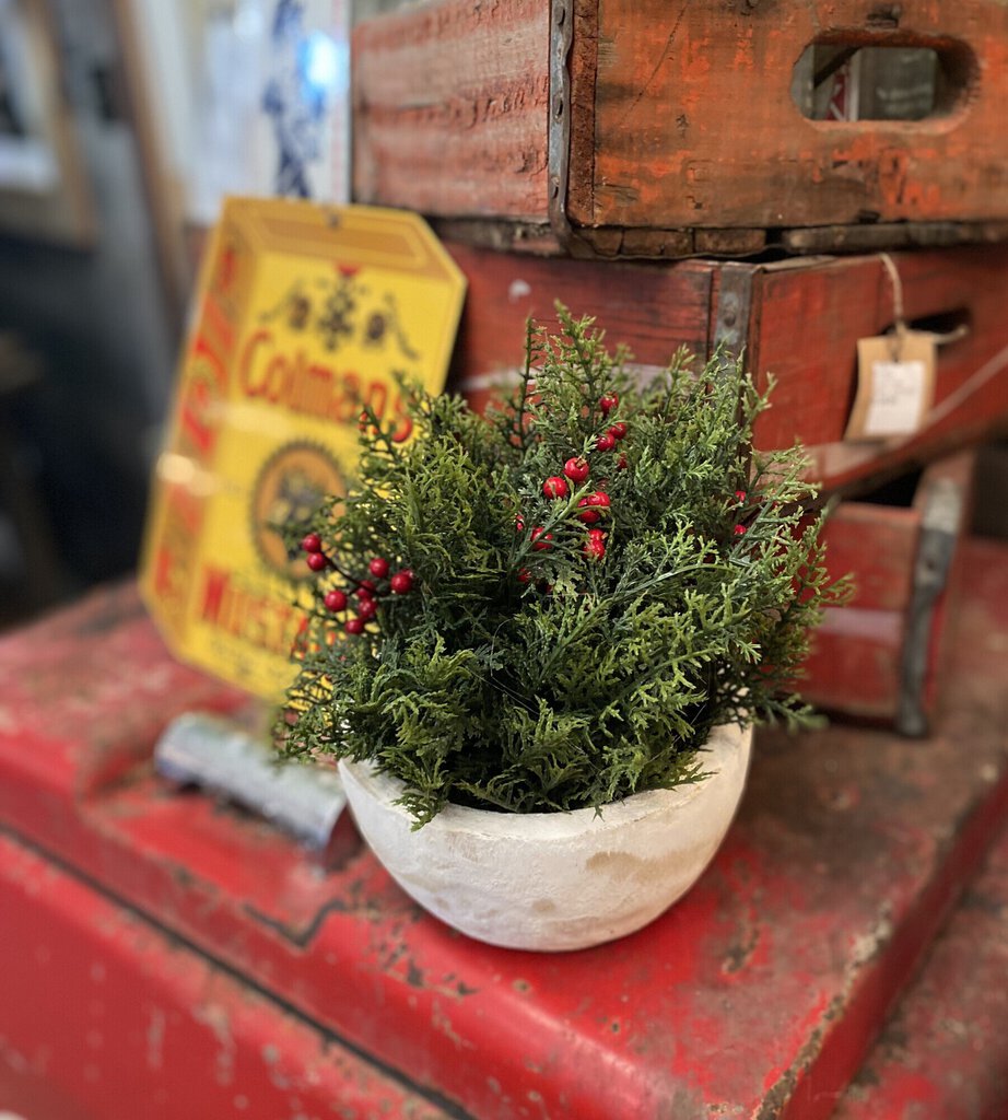 CEDAR AND BERRY HALF SPHERE