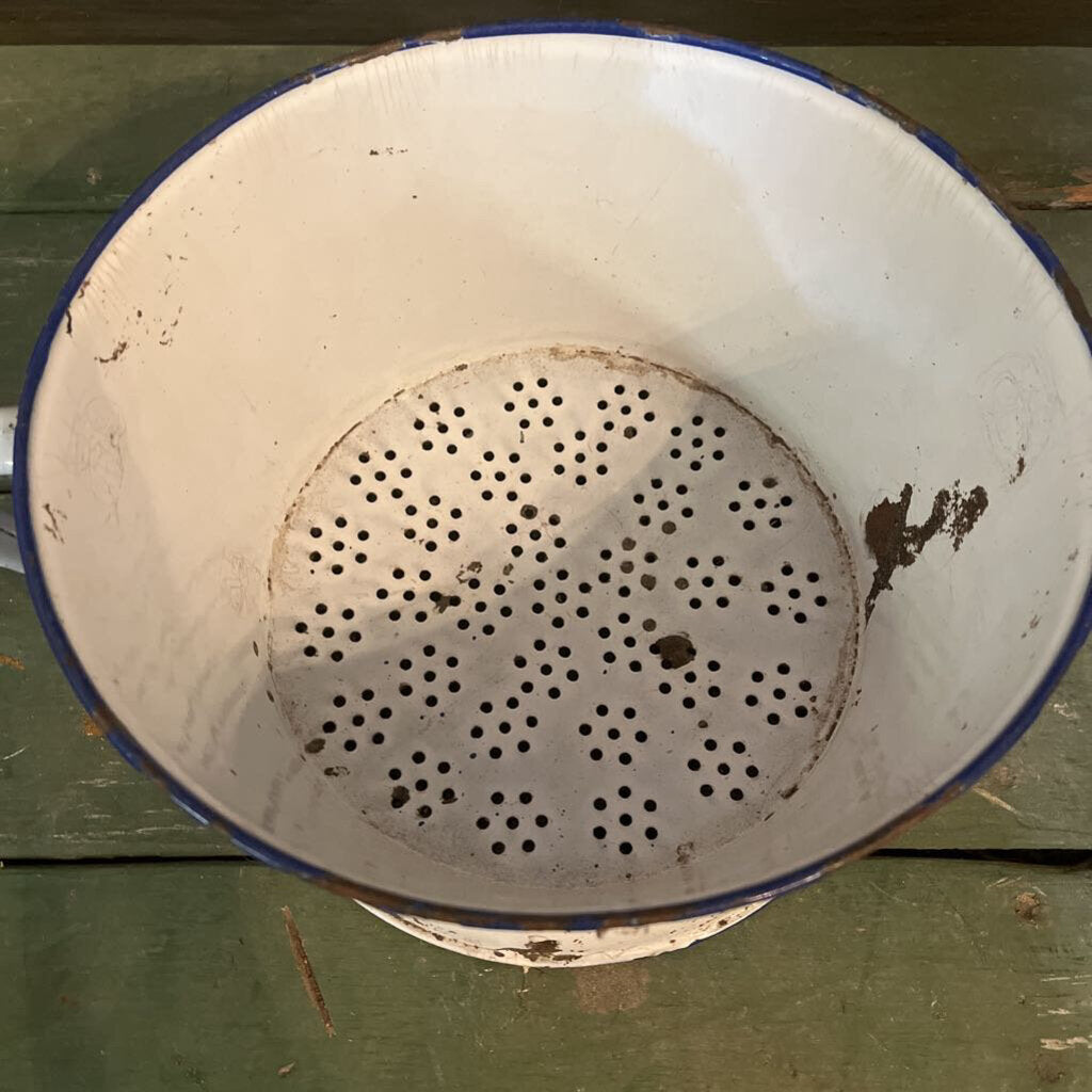 ENAMEL SIEVE KITCHEN STRAINER WHITE WITH BLUE TRIM