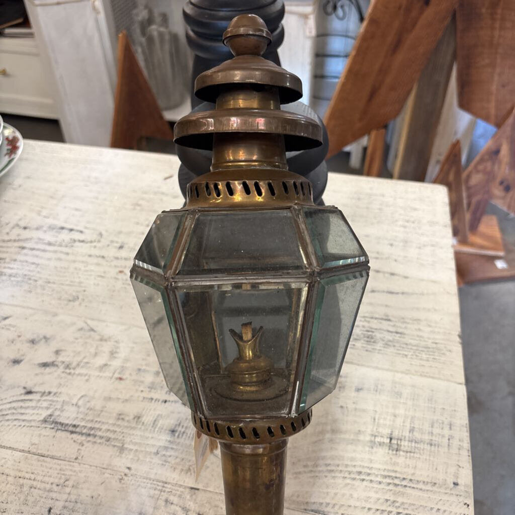 PAIR OF COLONIAL AMERICAN BRASS OIL CARRIAGE LANTERNS