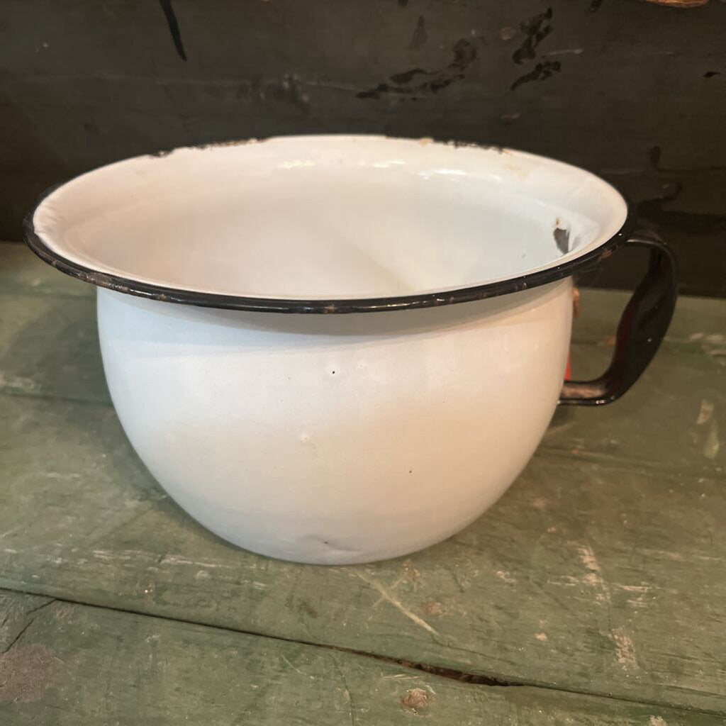 VINTAGE ENAMELWARE WHITE CHAMBER POT WITH HANDLE BLACK AND WHITE