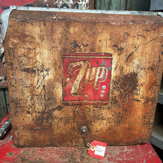 VINTAGE 7 UP COOLER METAL ICE CHEST