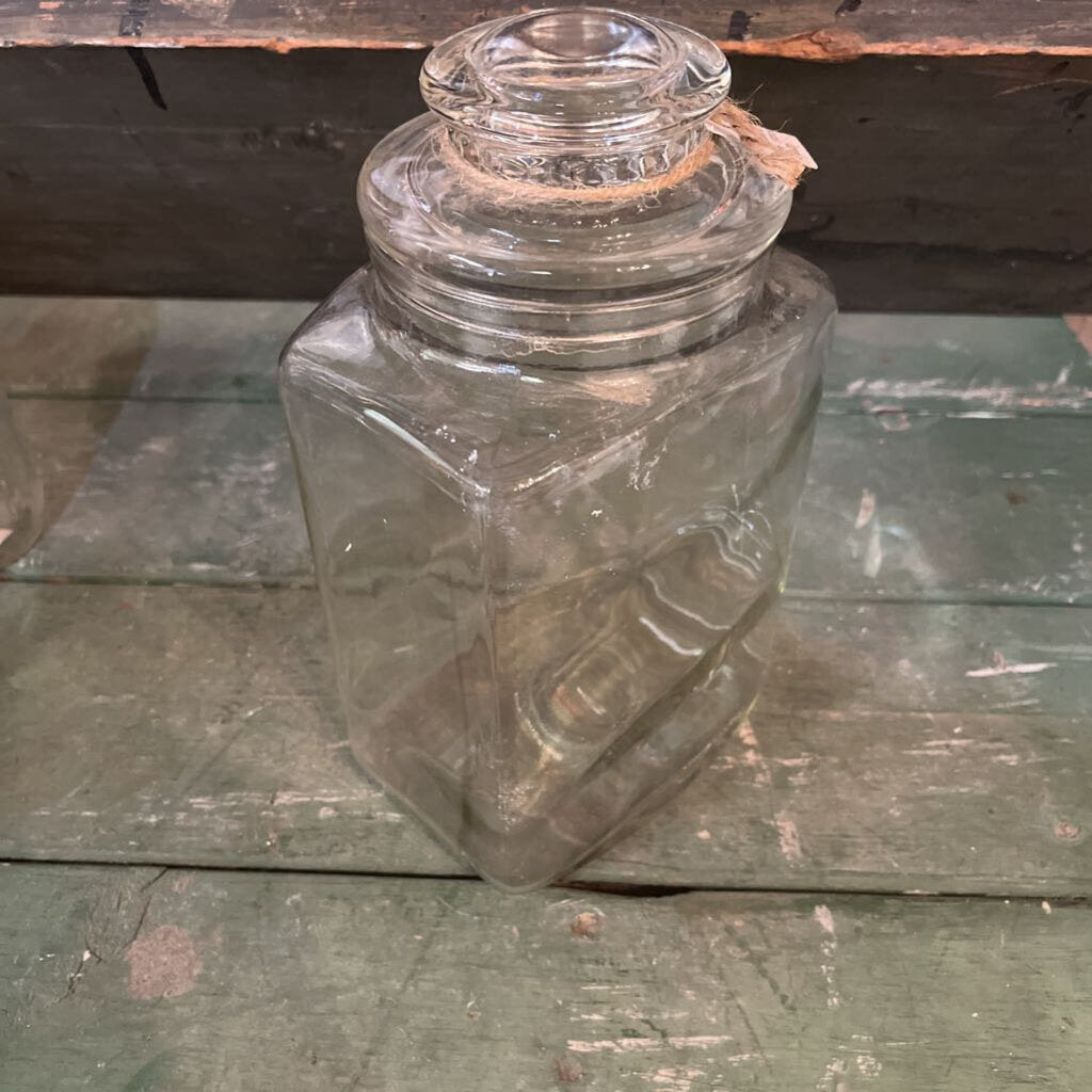 VINTAGE LARGE APOTHECARY GLASS JAR WITH LID