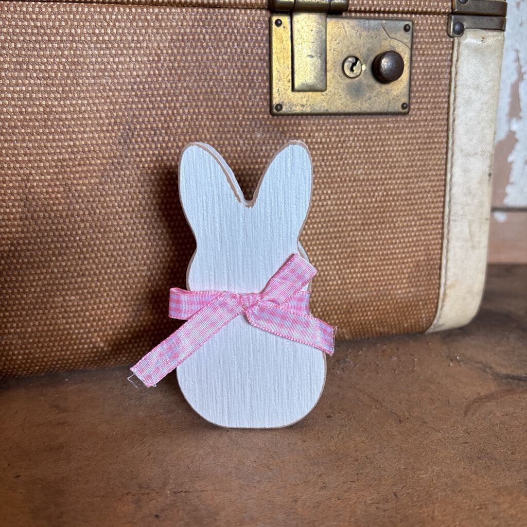 WOOD BUNNY SITTER