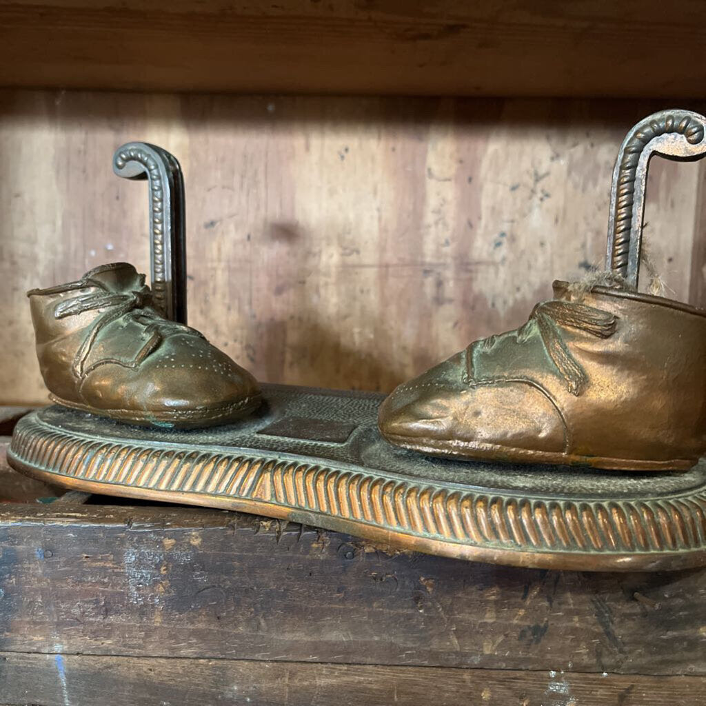 1953 BRONZE BABY SHOE DISPLAY WITH STAND FOR PICTURE FRAME