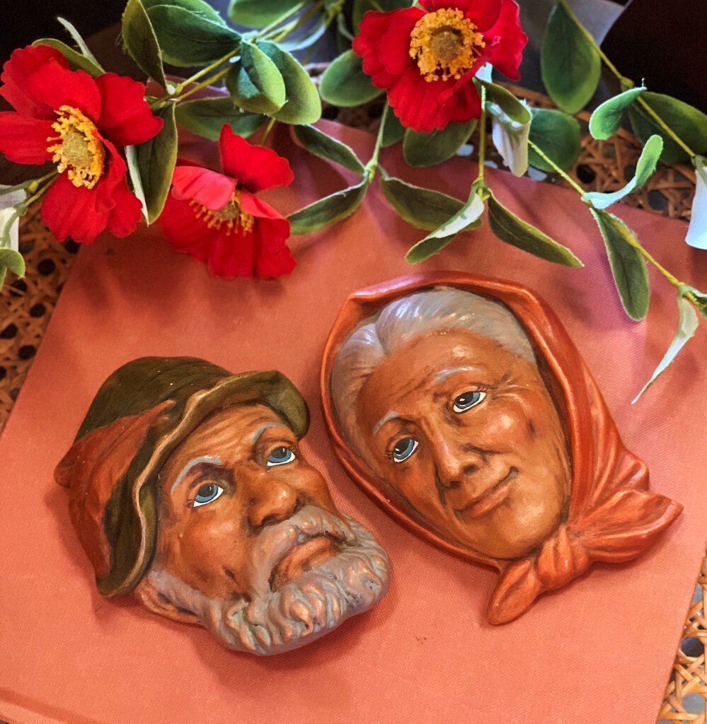 1950 LEFTON GERMAN OLD WOMAN AND MAN SET WALL PLAQUES