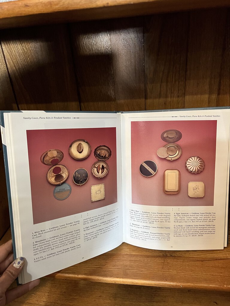 COLLECTOR'S ENCYCLOPEDIA OF COMPACTS