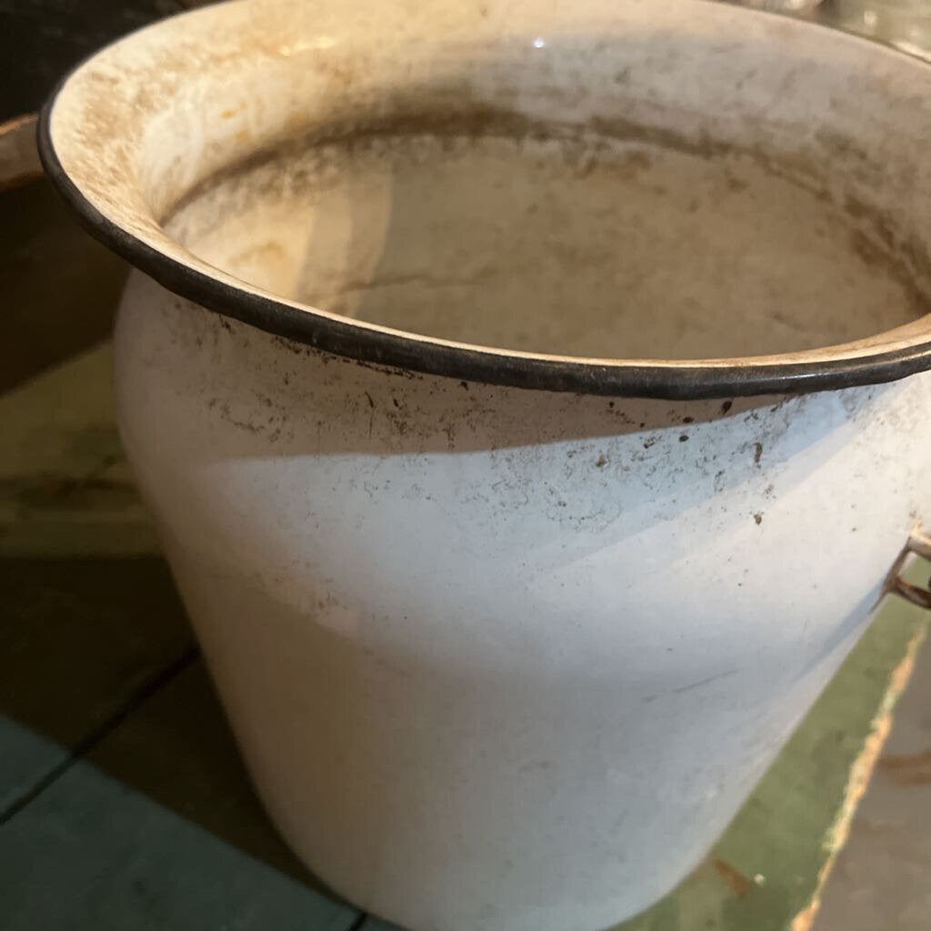 VINTAGE ENAMELWARE BUCKET