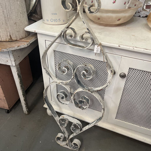 WHITE IRON DECORATIVE PIECE