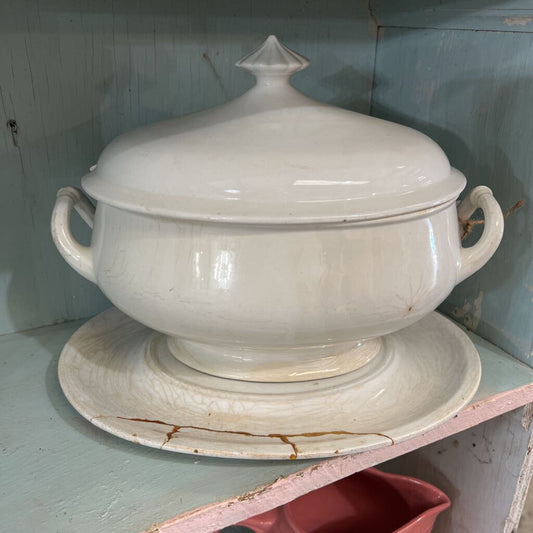 IRONSTONE GRAVY BOAT WITH PLATTER