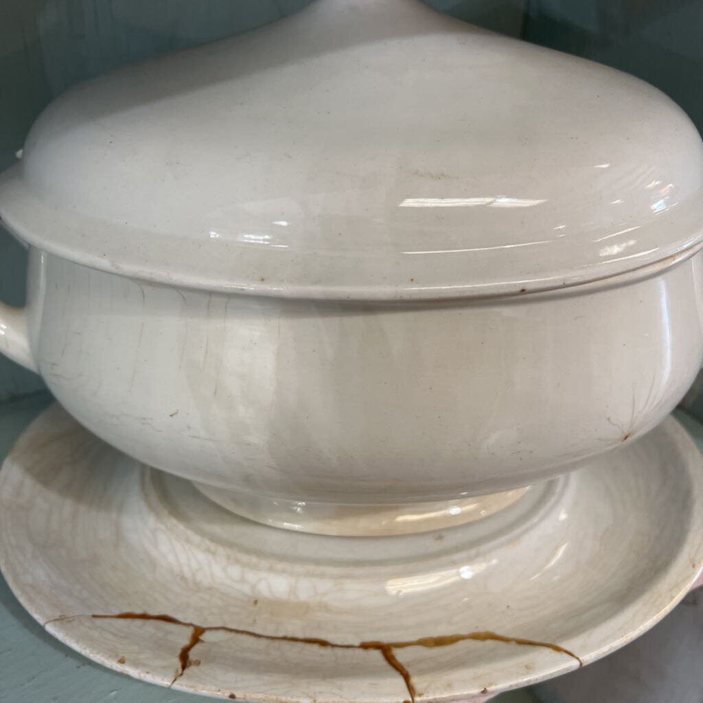 IRONSTONE GRAVY BOAT WITH PLATTER