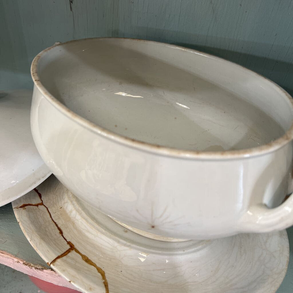 IRONSTONE GRAVY BOAT WITH PLATTER