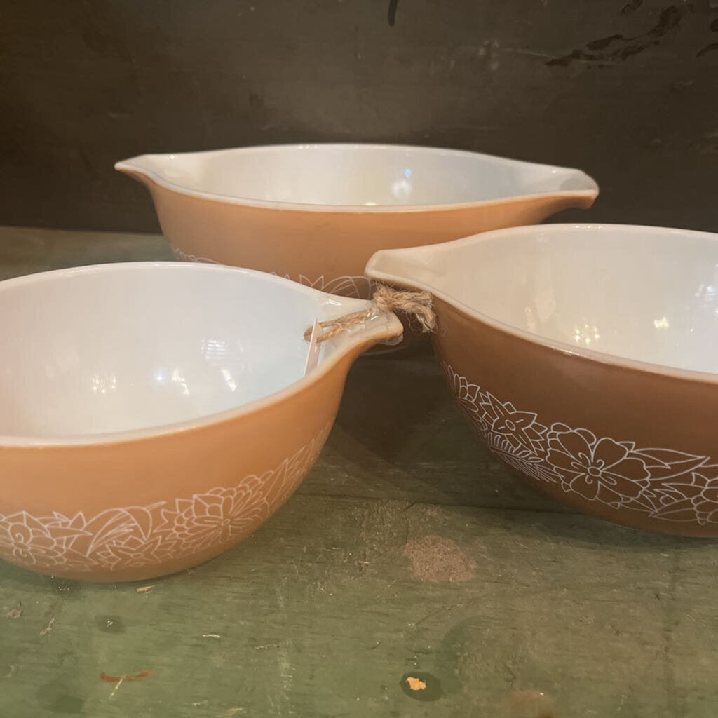 SET OF 3 WOODLAND PYREX BOWLS