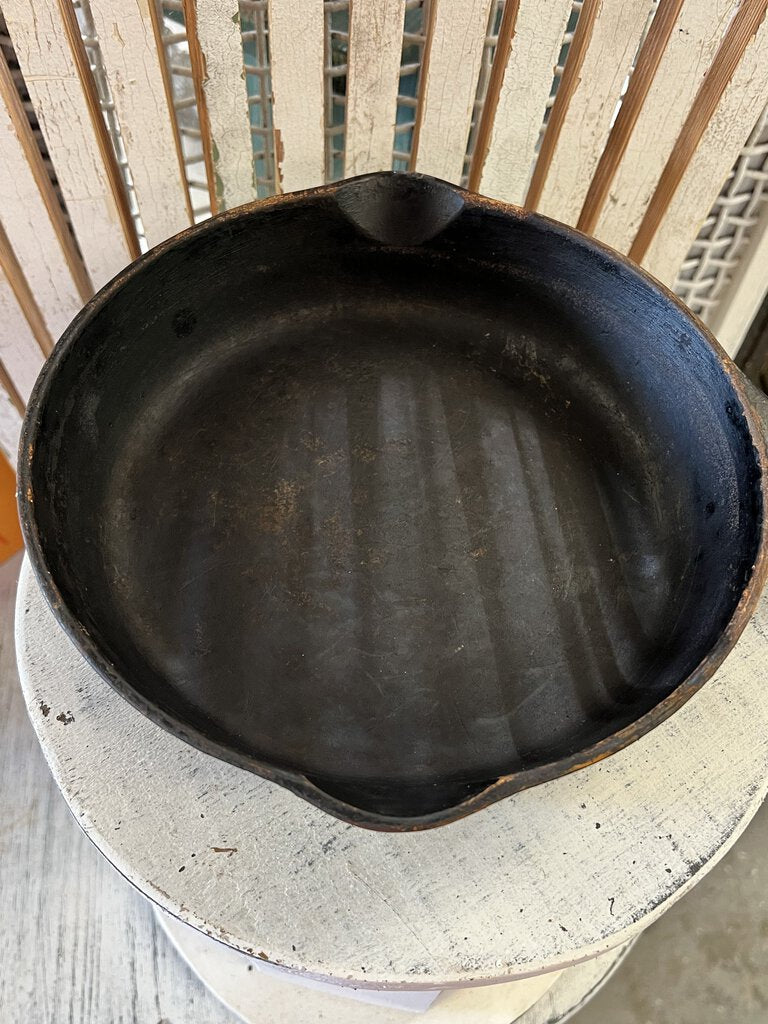 WAGNER WARE CAST IRON SKILLET