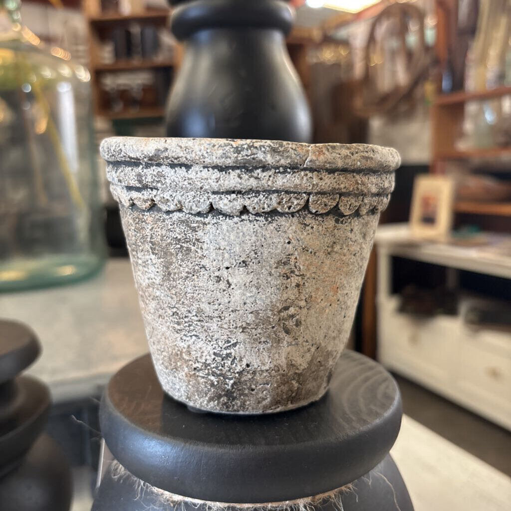 CEMENT POT