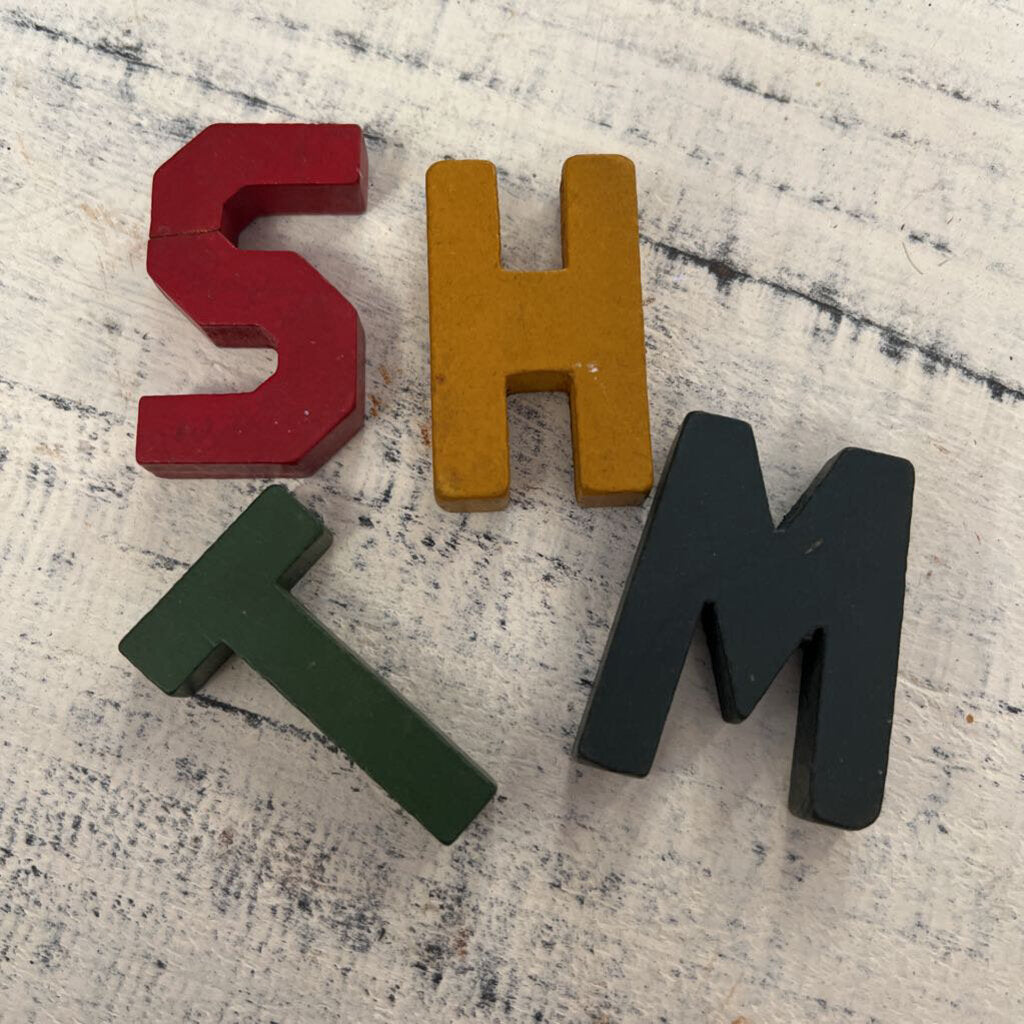 ASSORTED WOODEN LETTERS