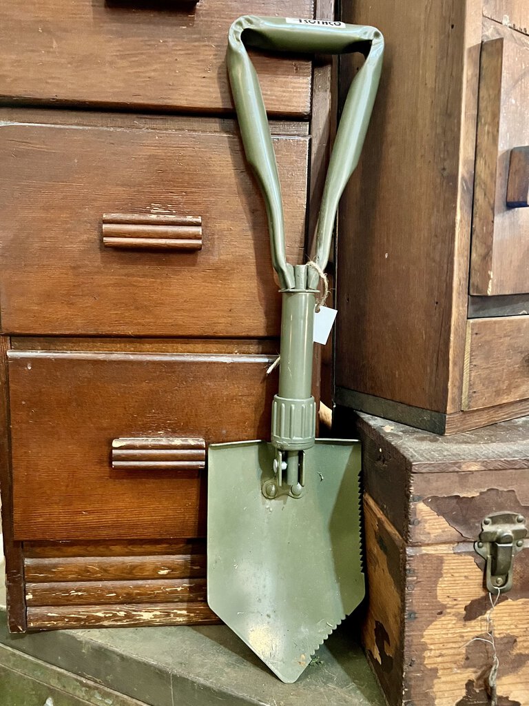 VINTAGE MILITARY FOLDING SHOVEL