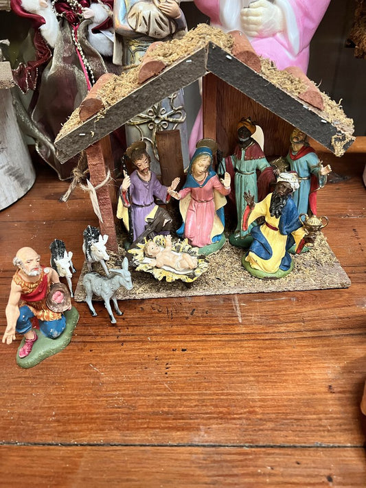 NATIVITY W/CRECHE