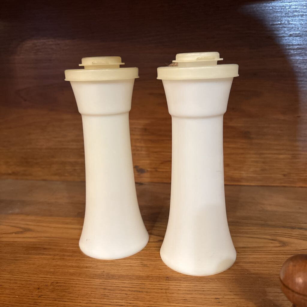 VINTAGE TUPPERWARE SALT AND PEPPER SHAKERS