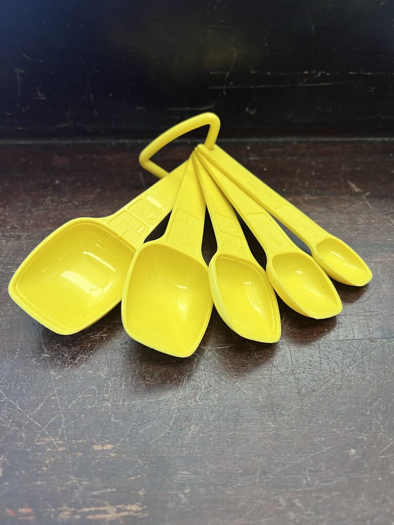 VINTAGE TUPPERWARE MEASURING SPOONS