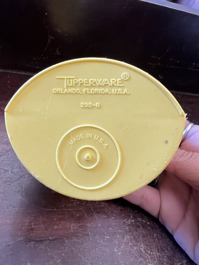 VINTAGE TUPPERWARE SCOOP