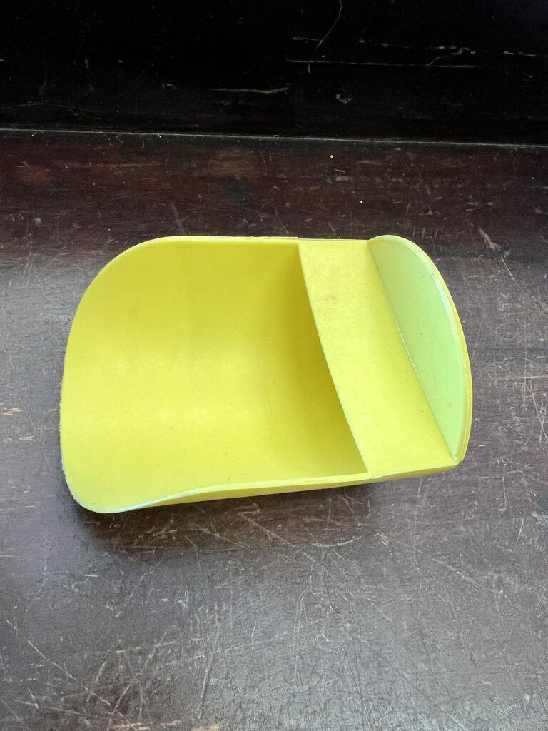 VINTAGE TUPPERWARE SCOOP