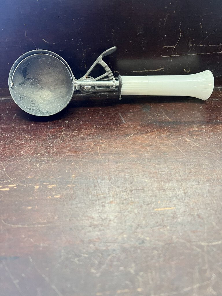 VINTAGE ICE CREAM SCOOP