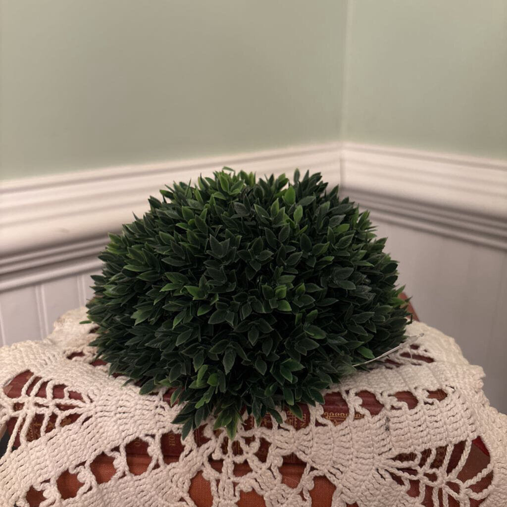 SOFT FEEL BOXWOOD HALF SPHERE